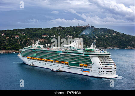 Das Kreuzfahrtschiff MS Liberty of Seas von Royal Caribbean International angedockt in Nizza an der Côte d ' Azur, Frankreich Stockfoto