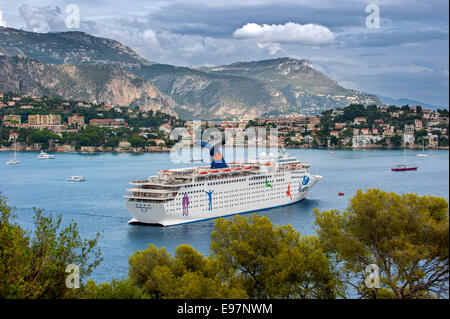 Das Kreuzfahrtschiff angedockt MS Grand Holiday von Carnival Cruise Lines in Nizza an der Côte d ' Azur, Frankreich Stockfoto