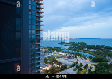 Humber Bay Park und der Innenstadt von Toronto aus Westlake Eigentumswohnungen. Toronto, Ontario, Kanada. Stockfoto