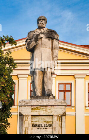 Statue von Emanuil Cojdu am Piata Unirii (Union Square) in Oradea, Crisana Region, Rumänien Stockfoto
