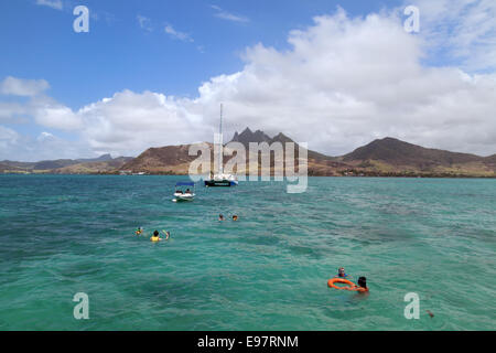 Touristen Schnorcheln auf Mauritius, Indischer Ozean, Afrika Stockfoto