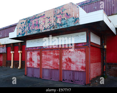 Geschlossen Anwesen direkt am Meer in Rhyl Denbighshire Wales UK Stockfoto