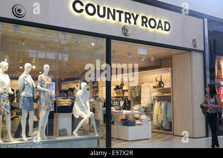 Country Road Store Sydney kingsford smith Flughafen Abflug Lounge Terminal 2 Concourse Area mit Geschäften und Restaurants, New South Wales, Australien Stockfoto