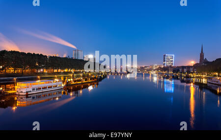 Weser River, Fluss Westdeutschlands, die als eine wichtige Verkehrsader aus Bremerhaven und Bremen dient. Stockfoto