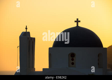 Kapelle in Kamares auf Sifnos im Sonnenuntergang, Griechenland Stockfoto