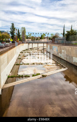 Bell Creek kurz vor dem Beginn des Los Angeles River am Zusammenfluss von Bell Creek und Arryo Calabasas in Canoga Park Stockfoto