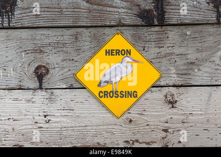 Heron Crossing Schild am Glendale Narrows am Los Angeles River. Die Narrows ist einer der wenigen Orte am Fluss nicht ebnen Stockfoto