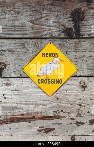 Heron Crossing Schild am Glendale Narrows am Los Angeles River. Die Narrows ist einer der wenigen Orte am Fluss nicht ebnen Stockfoto