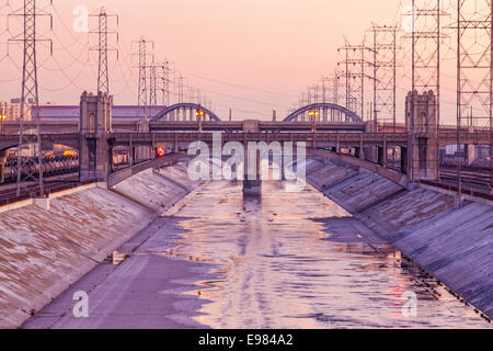 6th Street Brücke (Viadukt) über die Los Angeles River in der Innenstadt von Los Angeles, Kalifornien, USA Stockfoto