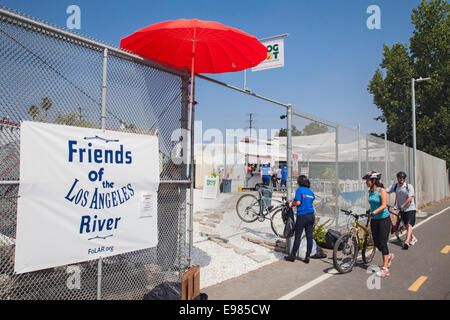 Der Frosch-Spot, ein Besucherzentrum und Erfrischung stehen auf dem Radweg am Fluss Los Angeles von FoLAR zur Verfügung gestellt Stockfoto