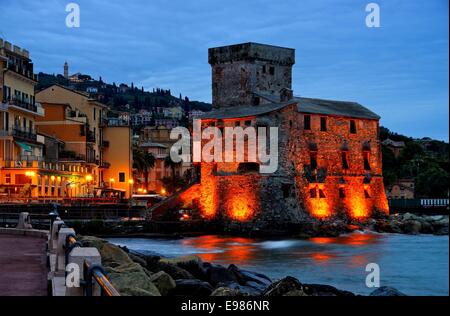 Rapallo Burg Nacht - Rapallo Burg Nacht 01 Stockfoto