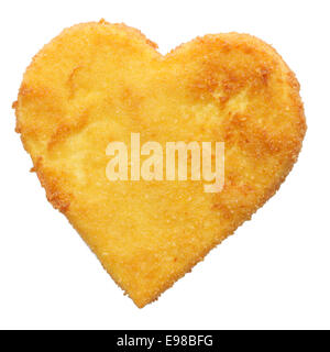 Lecker gebratene panierte Käse, Fisch oder Huhn Fleisch in Herzform, Schuss aus hohen Winkel, isoliert auf weißem Hintergrund Stockfoto