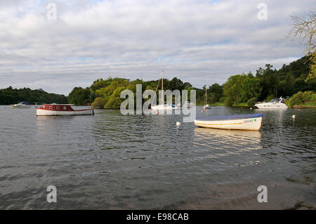 Boote am Loch Lomond, Aldochlay, Argyll, Schottland Stockfoto
