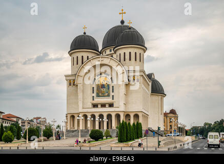 Neue orthodoxe Kirche der Heiligen Dreifaltigkeit im Zentrum von Arad, Crisana Region, Rumänien Stockfoto