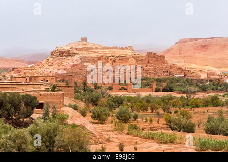 Ksar Aït Benhaddou (Ksar Ait ben Haddou), die berühmte Festungsstadt im Ounila-Tal, im Süden Zentralmarokkos Stockfoto