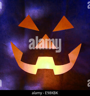 Leuchtenden Halloween Papier Tasche Jack o Lantern, quadratisches Bild Stockfoto