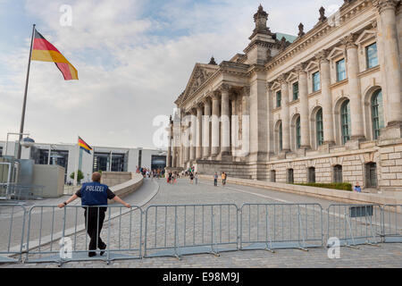 Das Reichstagsgebäude in der Sommerzeit von 2014. Berlin, Deutschland Stockfoto