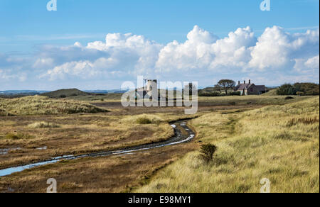 Holy Island, Northumberland. Die lange Nase zeigt die Sanddünen und Gebäude. Stockfoto