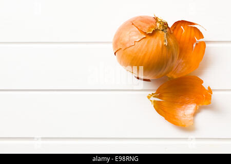 Draufsicht der geschälte Zwiebel Stockfoto