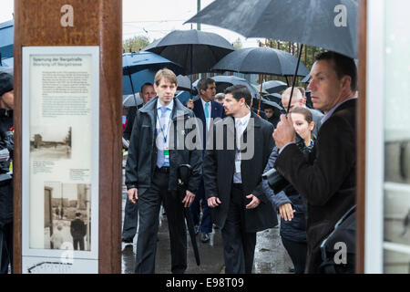 Berlin, Deutschland. 22. Oktober 2014. US Staatssekretär John F. Kerry besucht Gedenkstätte Berliner Mauer mit deutschen Außenminister Steinmeier am 22. Oktober 2014 in Berlin, Deutschland.  Bildnachweis: Reynaldo Chaib Paganelli/Alamy Live-Nachrichten Stockfoto