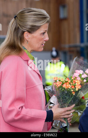 Sophie Countess of Wessex besuchen Tim Parry & Jonathan Ball Zentrum in Warrington Stockfoto