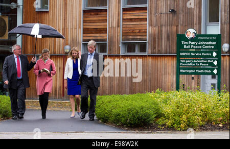 Sophie Countess of Wessex besuchen Tim Parry & Jonathan Ball Zentrum in Warrington Stockfoto