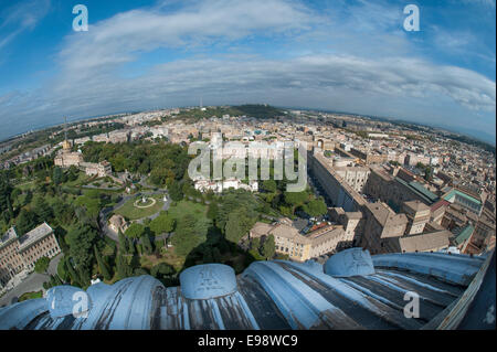 Sicht von der Kuppel von St. Peter, Vatikan, Rom, Italien. Stockfoto