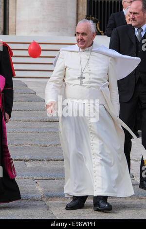 Vatikan-Stadt. 22. Oktober 2014. Papst Francis hält einer Generalaudienz im Vatikan. 22. Oktober 2014. Bildnachweis: Wirklich einfach Star/Alamy Live-Nachrichten Stockfoto