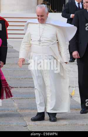 Vatikan-Stadt. 22. Oktober 2014. Papst Francis hält einer Generalaudienz im Vatikan. 22. Oktober 2014. Bildnachweis: Wirklich einfach Star/Alamy Live-Nachrichten Stockfoto