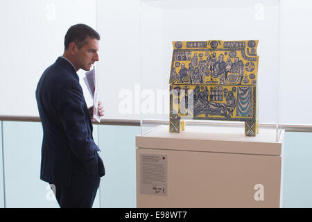 London, UK. 22. Oktober 2014. Grayson Perry-"Wer bist du?" -National Portrait Gallery in London Credit: Mark Thomas/Alamy Live-Nachrichten Stockfoto