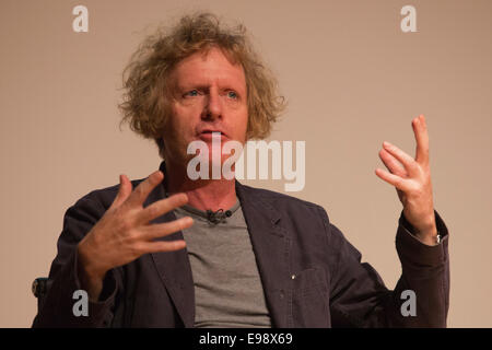 Grayson Perry - wer du bist?, Anzeige in der National Portrait Gallery, London Stockfoto