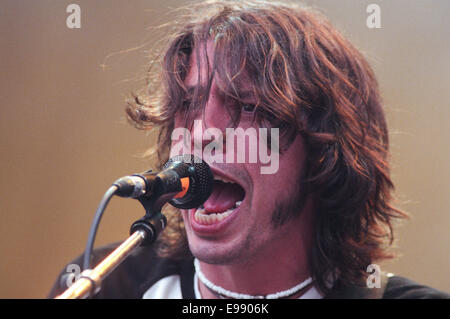 Foo Fighters auf der Bühne im Konzert bei "Rock On The Green", in Glasgow, Schottland, im August 2000. Stockfoto