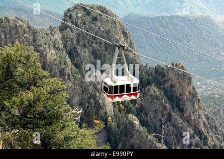 Sandia Aerial Tram auf Weg zurück zur Basis des Berges. Stockfoto