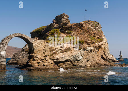 Griechenland, Cyclades, Andros, Chora, Schloss & Leuchtturm Stockfoto