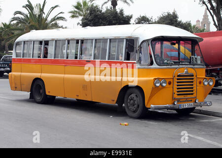 Alten Passagierbus in Valletta, Malta Stockfoto