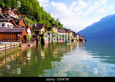 Traditionelle See Häuser des Dorfes von Hallstatt, Österreich Stockfoto