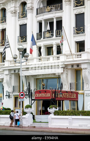 Touristen vor dem Chantecler Restaurant in Nizza, Côte d ' Azur, Provence-Alpes-Côte d ' Azur, Frankreich Stockfoto