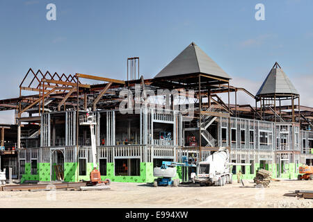 Stahl-Bolzen verwendet Frame in einem großen Geschäftsgebäude. Stockfoto