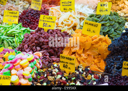 Getrocknete Früchte im Gewürzbasar, Istanbul Stockfoto