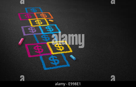 Zahlung für Schulkonzept und Bildung Finanzierung Geschäftskonzept als Kreide Zeichnung von Himmel und Hölle Spiel auf einer Etage mit Dollar-Zeichen als Symbol für Studiendarlehen und in privaten und öffentlichen System für erschwingliche Ausbildung Gebühren bezahlen. Stockfoto