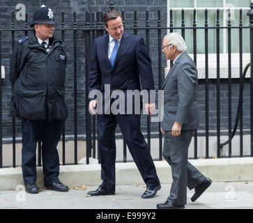 London, UK. 22. Oktober 2014. Der britische Premierminister trifft David Cameron Singapur Präsident, Tony Tan außerhalb Nummer 10 Downing Street im Zentrum von London. Bildnachweis: London Pix/Alamy Live News Stockfoto