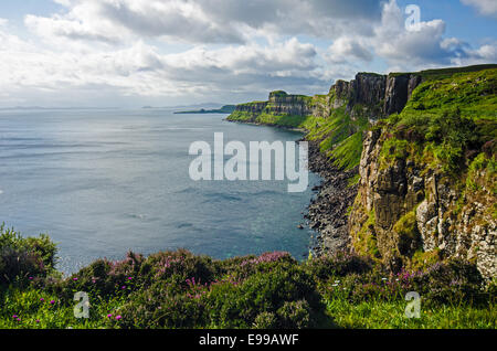 Klippen in der Nähe von Kilt Rock, Isle Of Skye, Jurassic coast Stockfoto