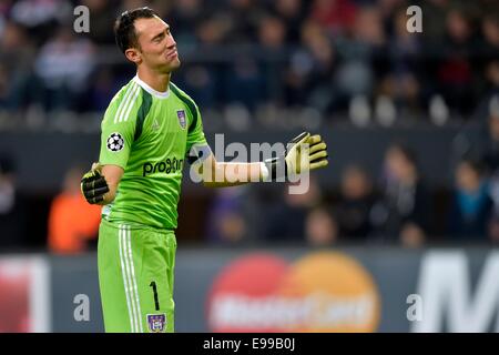 Anderlecht (Belgien). 22. Oktober 2014. UEFA Champions League Fußball. Anderlecht gegen Arsenal. Silvio Proto von RSC Anderlecht zeigt seine Frustration über ihren späten Verlust Credit: Action Plus Sport/Alamy Live News Stockfoto