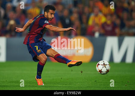 Camp Nou, Barcelona, Spanien. 21. Oktober 2014. Pedro (FC Barcelona) schießt auf das Tor in der Champions League-Fußball-Spiel zwischen FC Barcelona und Ajax Amsterdam, am Stadion Camp Nou in Barcelona, Spanien-Credit: Action Plus Sport/Alamy Live News Stockfoto