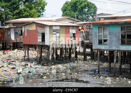 Die gestelzt Dorf Koki am östlichen Ende von Ela Beach, Port Moresby, Papua-Neuguinea Stockfoto