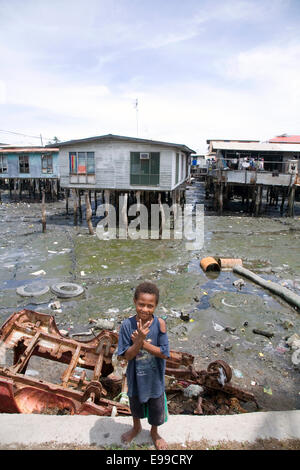 Die gestelzt Dorf Koki am östlichen Ende von Ela Beach, Port Moresby, Papua-Neuguinea Stockfoto