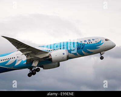 China Southern Airlines Boeing 787-8 Dreamliner Jetliner startet vom Vancouver International Airport. Stockfoto