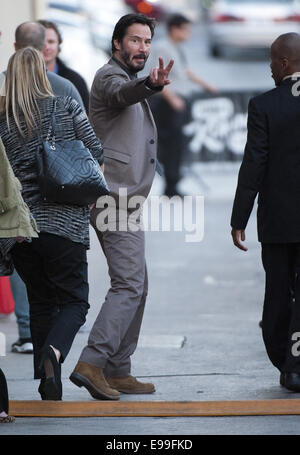 Hollywood, Kalifornien, USA. 22. Oktober 2014. US-amerikanischer Schauspieler Keanu Reeves kam für eine Aufzeichnung der Jimmy Kimmel Live! im El Capitan Theatre in Hollywood am Mittwoch, 22. Oktober 2014. In der Foto-Reeves verlässt Kimmel Live! nach seinem Auftritt am Mittwoch. Bildnachweis: David Bro/ZUMA Draht/Alamy Live-Nachrichten Stockfoto