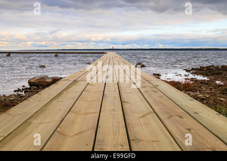 Steg am Wasser auf Faro in Gotland, Schweden Stockfoto