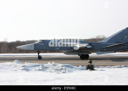 Su-24 Fencer auf Start Stockfoto